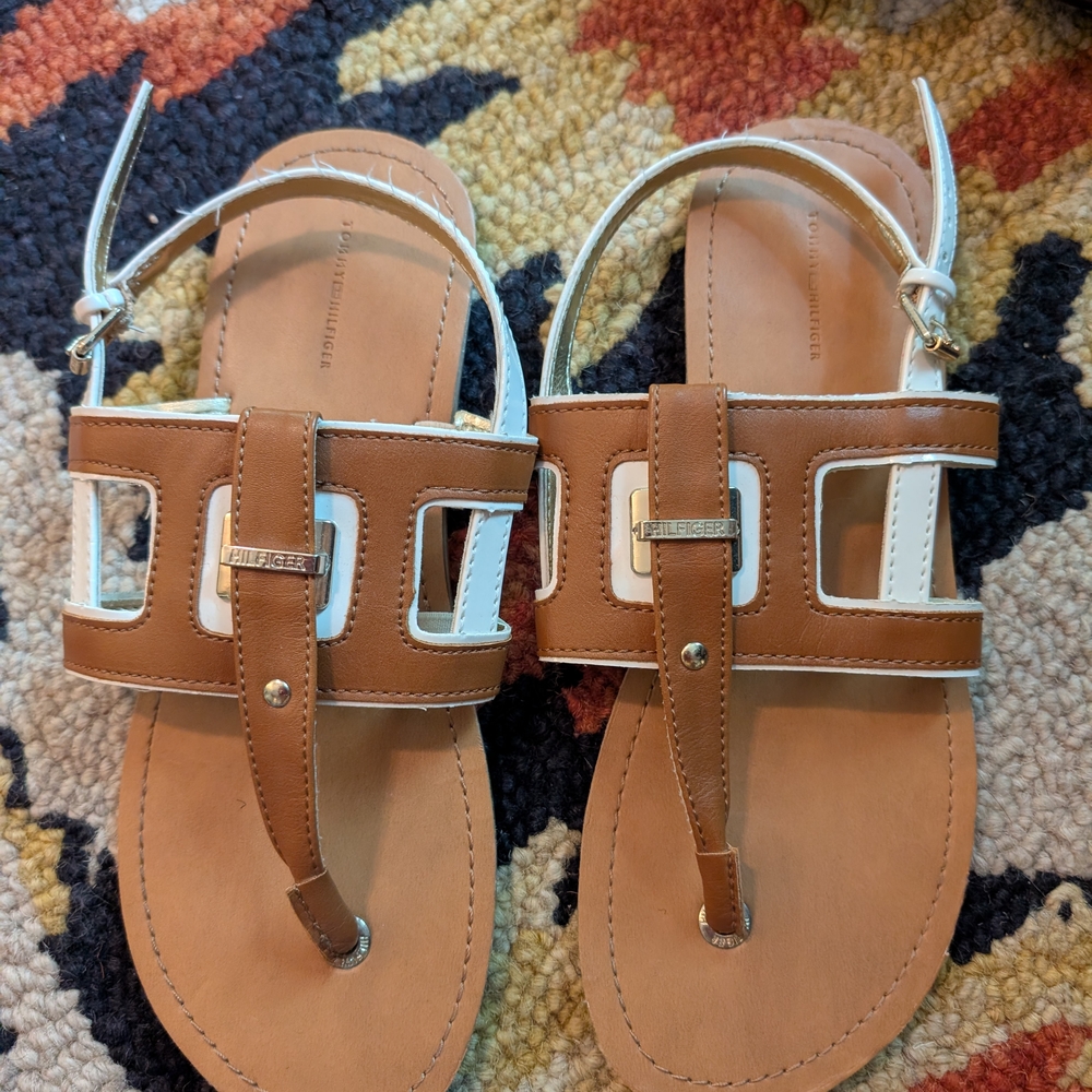 Tommy Hilfiger Tan and White Sandals for Effortless Style